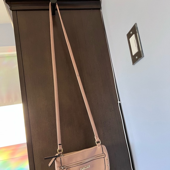 KENNETH COLE REACTION SHOULDER BAG - Picture 5 of 7